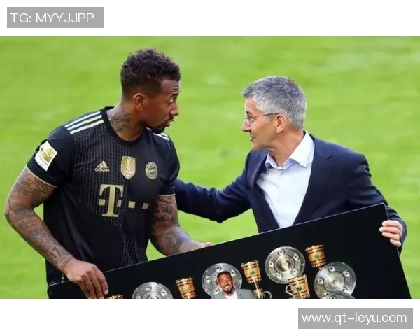 博阿滕获得B级教练执照在巴萨基地与弗里克团队共同学习